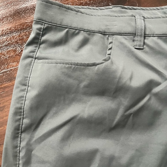 EUC Under Armour short Heat Gear Size 42 - Picture 6 of 12